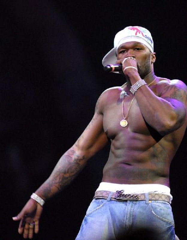 Пятьюдесятью выступлениями. 50 Cent 2007. 50 Cent концерт. 50 Cent 2022 Телосложение. Выступление 50 Cent.
